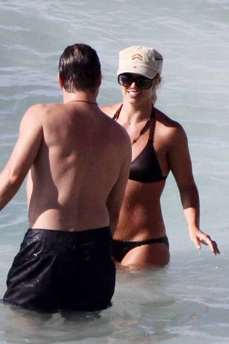 britney-spears-bikini-09