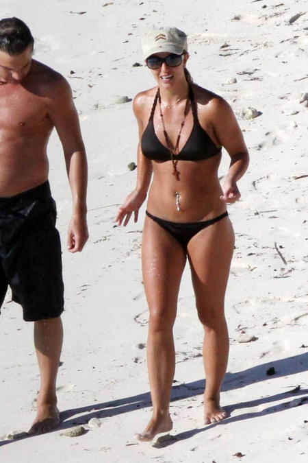 britney-spears-bikini-11