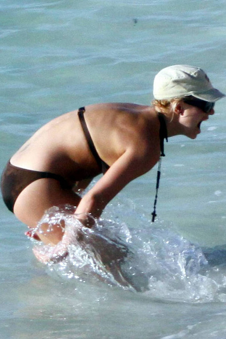 britney-spears-bikini-14