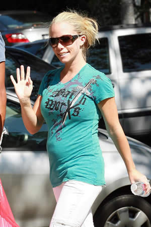 kendra-wilkinson-tendra-un-varon-01