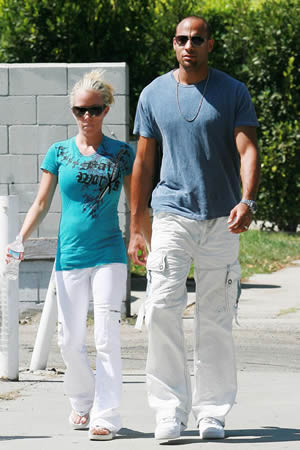 kendra-wilkinson-tendra-un-varon-02