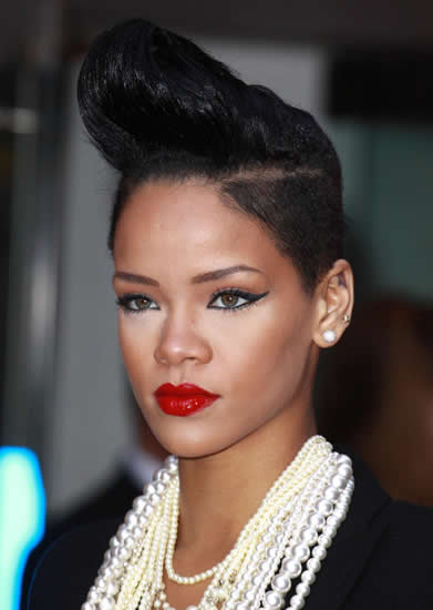 rihanna-no-termina-de-encontrar-un-look-01