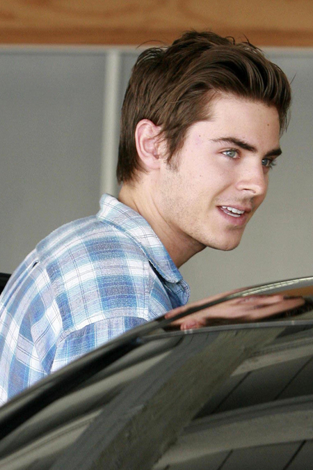Zac Efron tiene nuevo look 01 Zac Efron tiene nuevo look 01