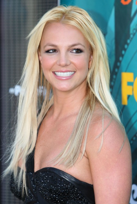 britney-spears-lucio-esplendida-en-los-teen-choice-awards-06