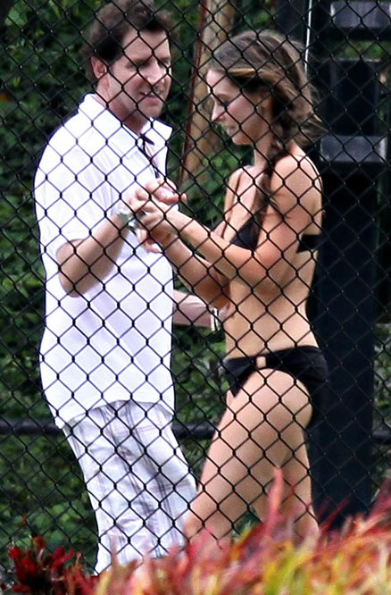 jennifer-love-hewitt-en-bikini-y-jugando-al-tenis-06