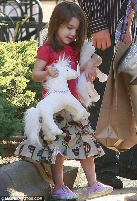 suri-cruise-y-katie-holmes-siempre-a-la-moda-07