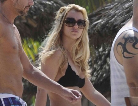 britney-spears-disfruta-de-unas-vacaciones-en-familia-01