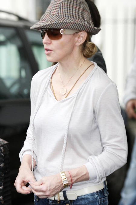 Madonna And Family At The Kabbalah Centre (USA AND OZ ONLY)