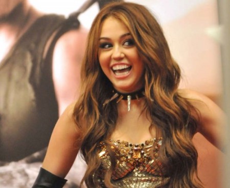 miley-cirus-sorprendente-participacion-en-sex-and-the-city-2-03