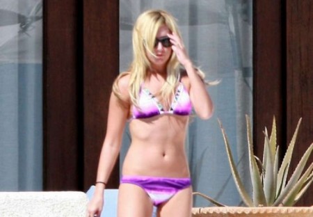 ashley-tisdale-disfruta-del-sol-en-mexico-01