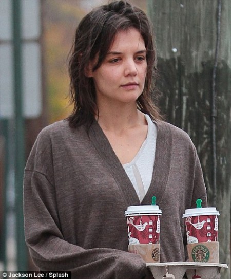 katie-holmes-esta-muy-cansada-01