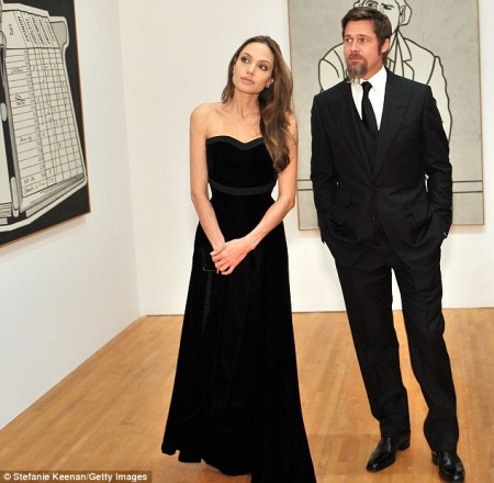 la-gala-del-moca-muestra-a-angelinajolie-y-bradpitt-distanciados-01