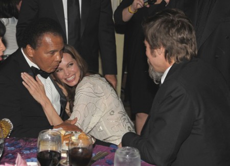 brad-pitt-angelina-jolie-juntos-y-divertidos-en-gala-unicef-03 brad-pitt-angelina-jolie-juntos-y-divertidos-en-gala-unicef-03