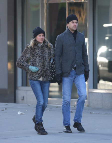 joshua-jackson-diane-kruger-en-paseo-invernal