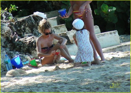 jude-law-y-sienna-miller-enamorados-barbados-02