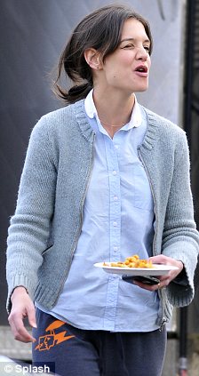 katie-holmes-deja-ensalada-por-papas-fritas-02