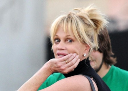 melanie-griffith-padece-cancer-de-piel-rostro-01