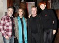 imagen Miguel Bosé junto con amigos, luchan contra el sida
