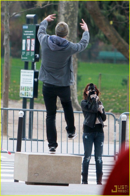 miley-cyrus-liam-hemsworth-juntos-de-la-mano-02 miley-cyrus-liam-hemsworth-juntos-de-la-mano-02