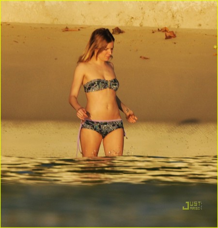 sienna-miller-exhibe-cuerpo-en-barbados-02