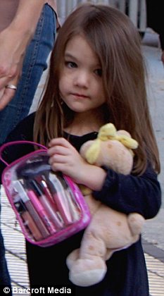 suri-cruise-ama-el-maquillaje-de-su-madre-01