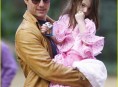 imagen Suri Cruise y su look «flamenco» enternecen a su padre