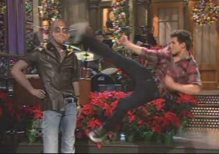 taylor-lautner-arrasa-en-snl-02