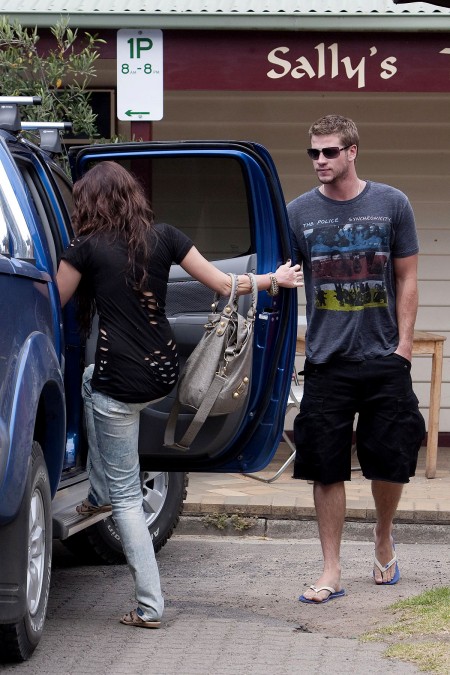 Miley Cyrus y Liam Hemsworth juntos en Australia-07