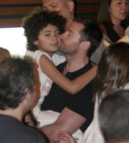 hugh-jackman-copacabana-03