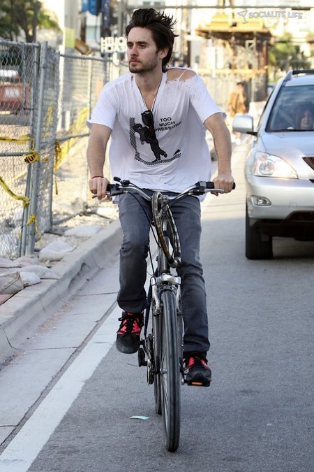 jared-leto-pasea-bici-por-miami-01