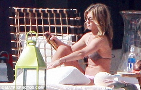 Jennifer Aniston y Gerard Butler de vacaciones4