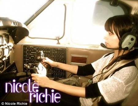 Nicole Richie piloto1