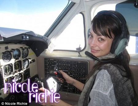 Nicole Richie piloto2