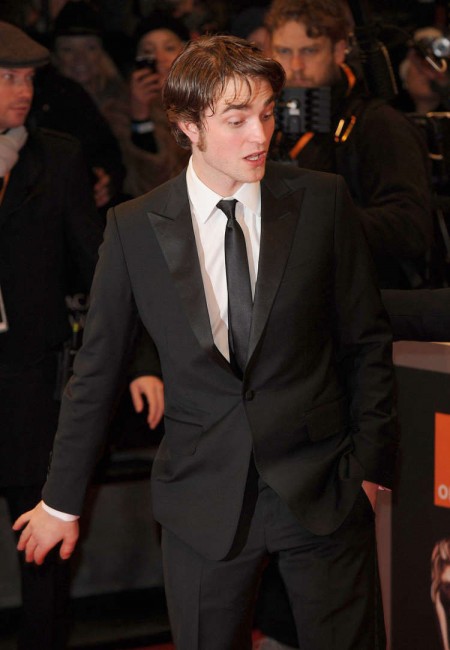 Robert Pattinson en los BAFTAs4