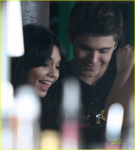 Zac Efron And Vanessa Hudgens Out For Lunch In Sydney (USA ONLY)