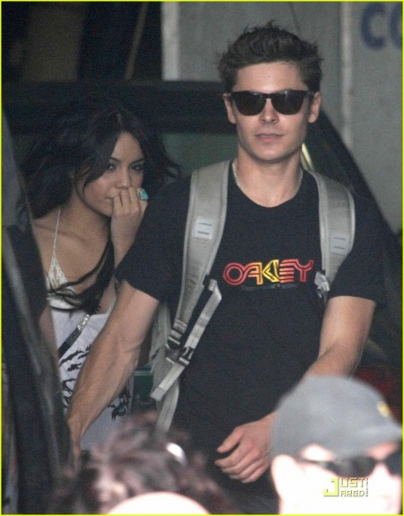 Zac Efron And Vanessa Hudgens Out For Lunch In Sydney (USA ONLY)