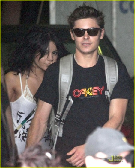 Zac Efron And Vanessa Hudgens Out For Lunch In Sydney (USA ONLY)