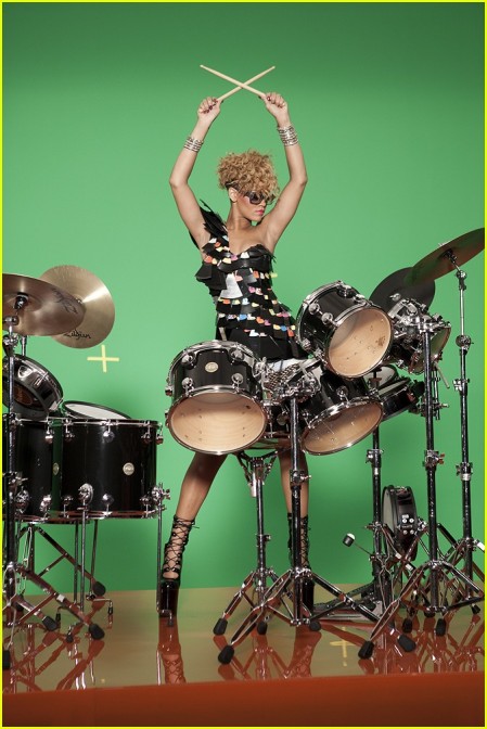 rihanna-zebra-rude-boy-music-video-02-449x672