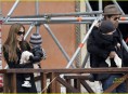 imagen Brad Pitt y Angelina Jolie llevan a sus hijos de paseo