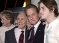 imagen Kirk Douglas pide por su nieto