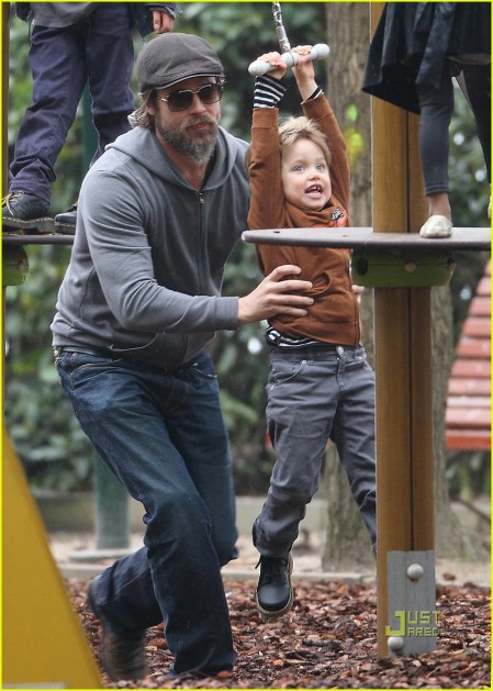 EXC BRAD PITT TAKES THE KIDS TO THE PARK IN VENICE AS THE WEATHE