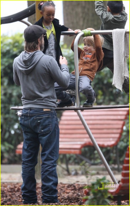 EXC BRAD PITT TAKES THE KIDS TO THE PARK IN VENICE AS THE WEATHE