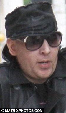 Marilyn Manson visita a su novia sin maquillaje-03