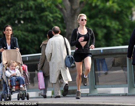 Renee Zellweger corre por Paris-02