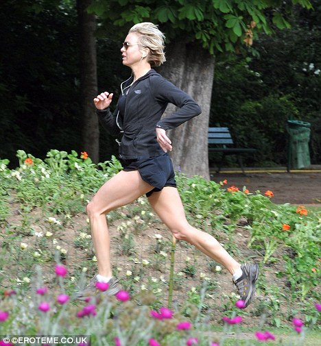 Renee Zellweger corre por Paris-03