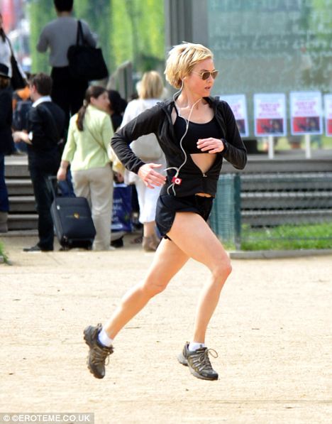 Renee Zellweger corre por Paris-05