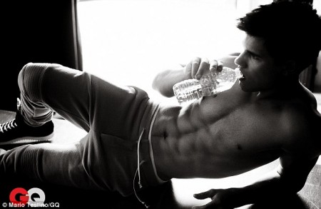 Taylor Lautner en GQ Magazine-01