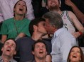 imagen Dustin Hoffman y Jason Bateman se besan