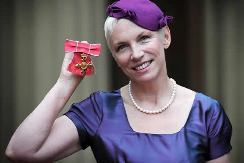 Condecorada_Annie_Lennox