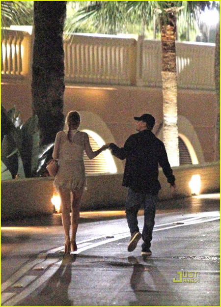 Leonardo DiCaprio y Blake Lively de la mano en Monaco-01